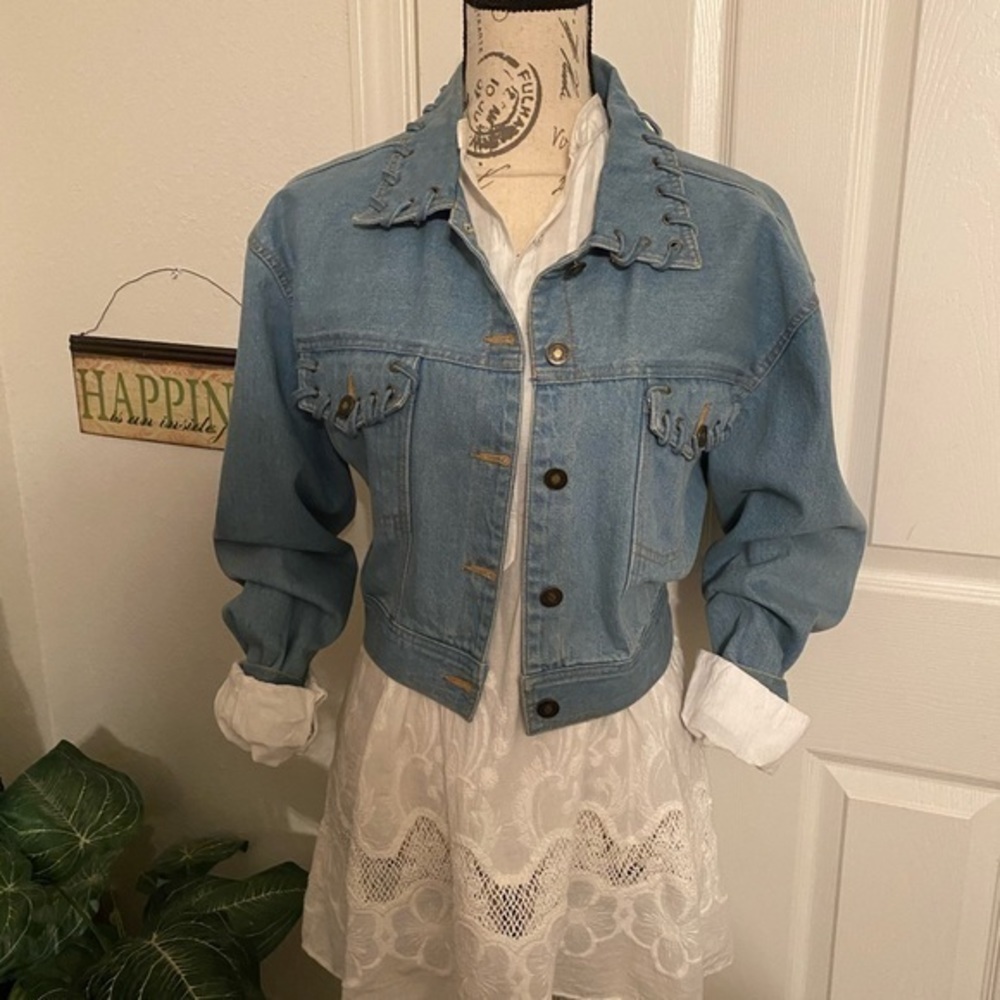 Styles To Go, Denim short jacket. Size medium - Picture 3 of 6